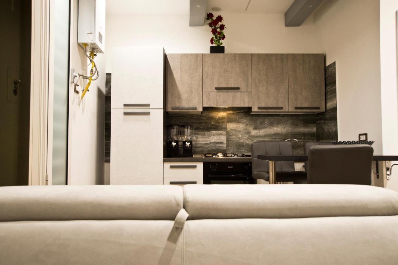 Suite Napoli Sotterranea Con Vasca Idromassaggio Exterior foto
