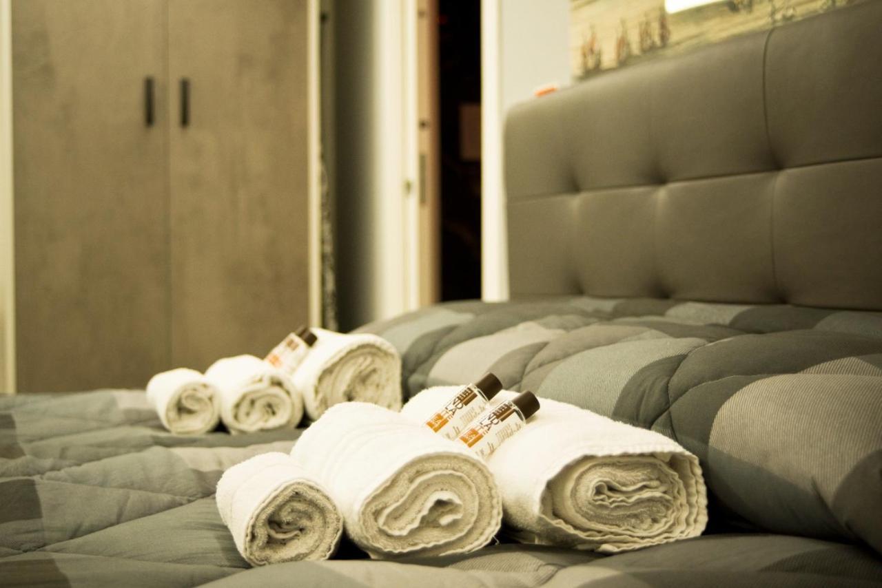 Suite Napoli Sotterranea Con Vasca Idromassaggio Exterior foto
